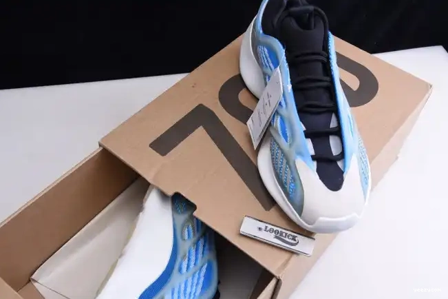 THE ADIDAS DARK IN G54850 V3 YEEZY GLOW 700 0601